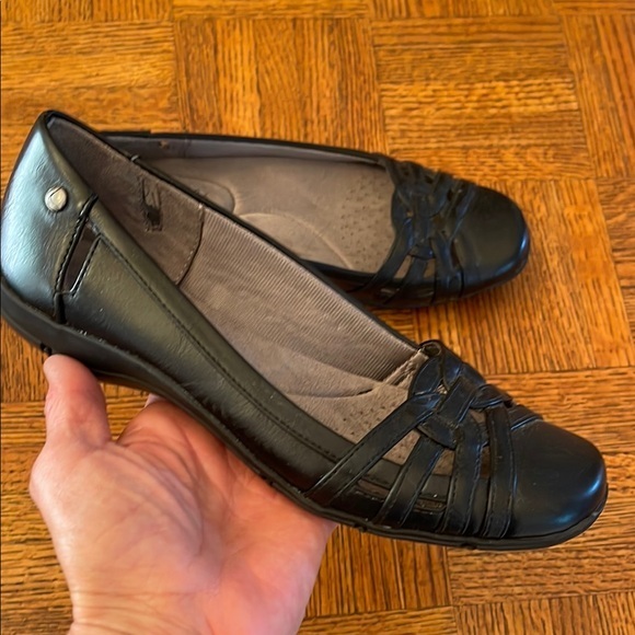 Shoes - Life Stride soft system  Black Women's Flats size 6